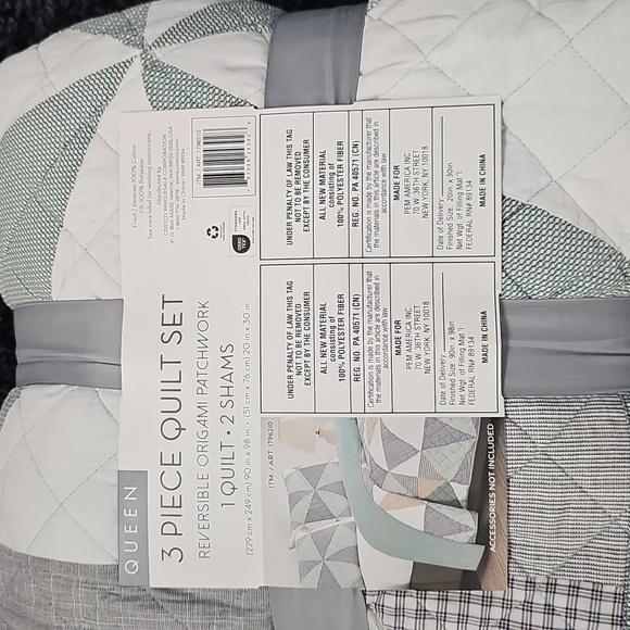 Queen 3-Piece Quilt Set - Reversible Origami Patchwork in Green and Gray